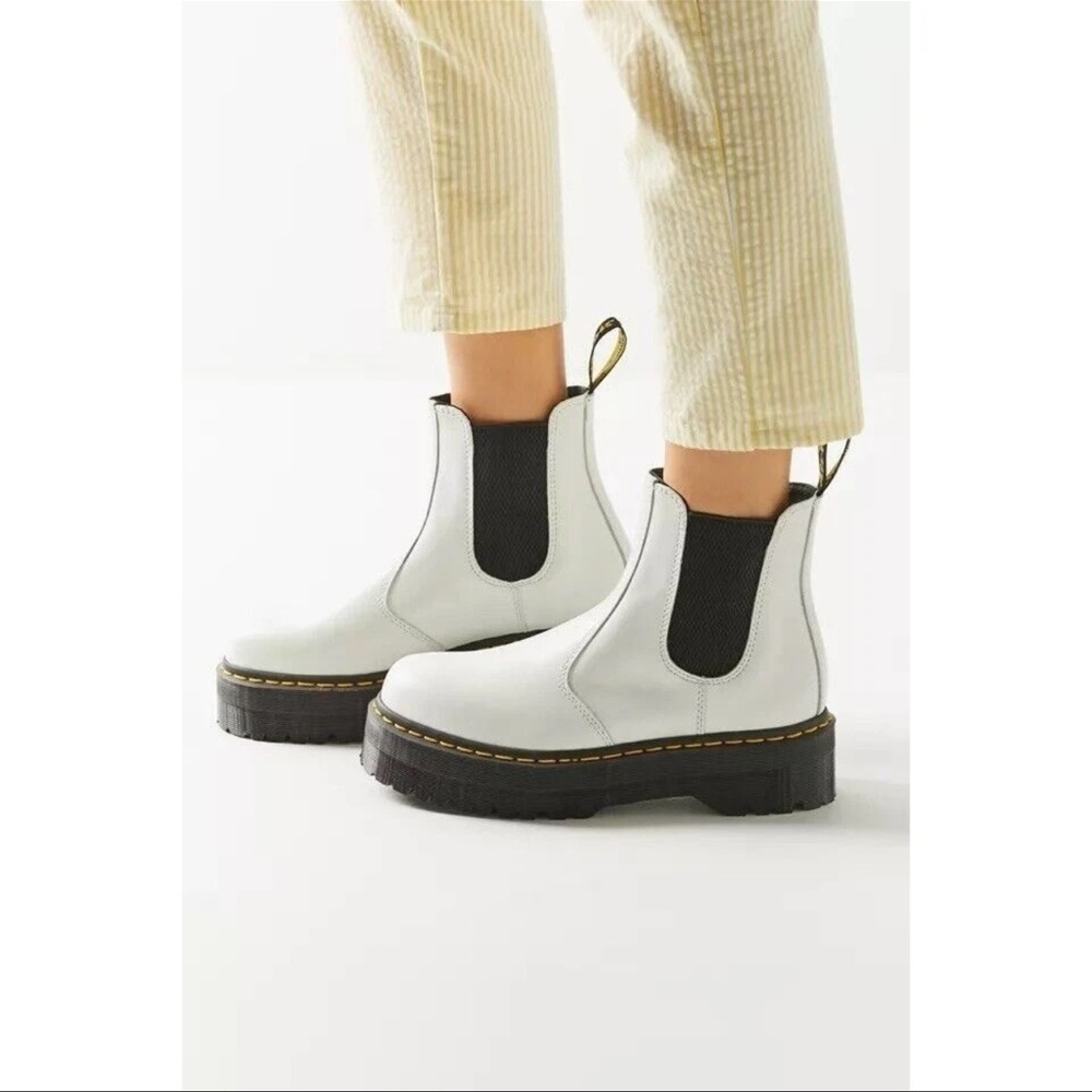 Doc Martens 2976 Quad Leather Platform Chelsea Boots Smooth White Womens Size 7